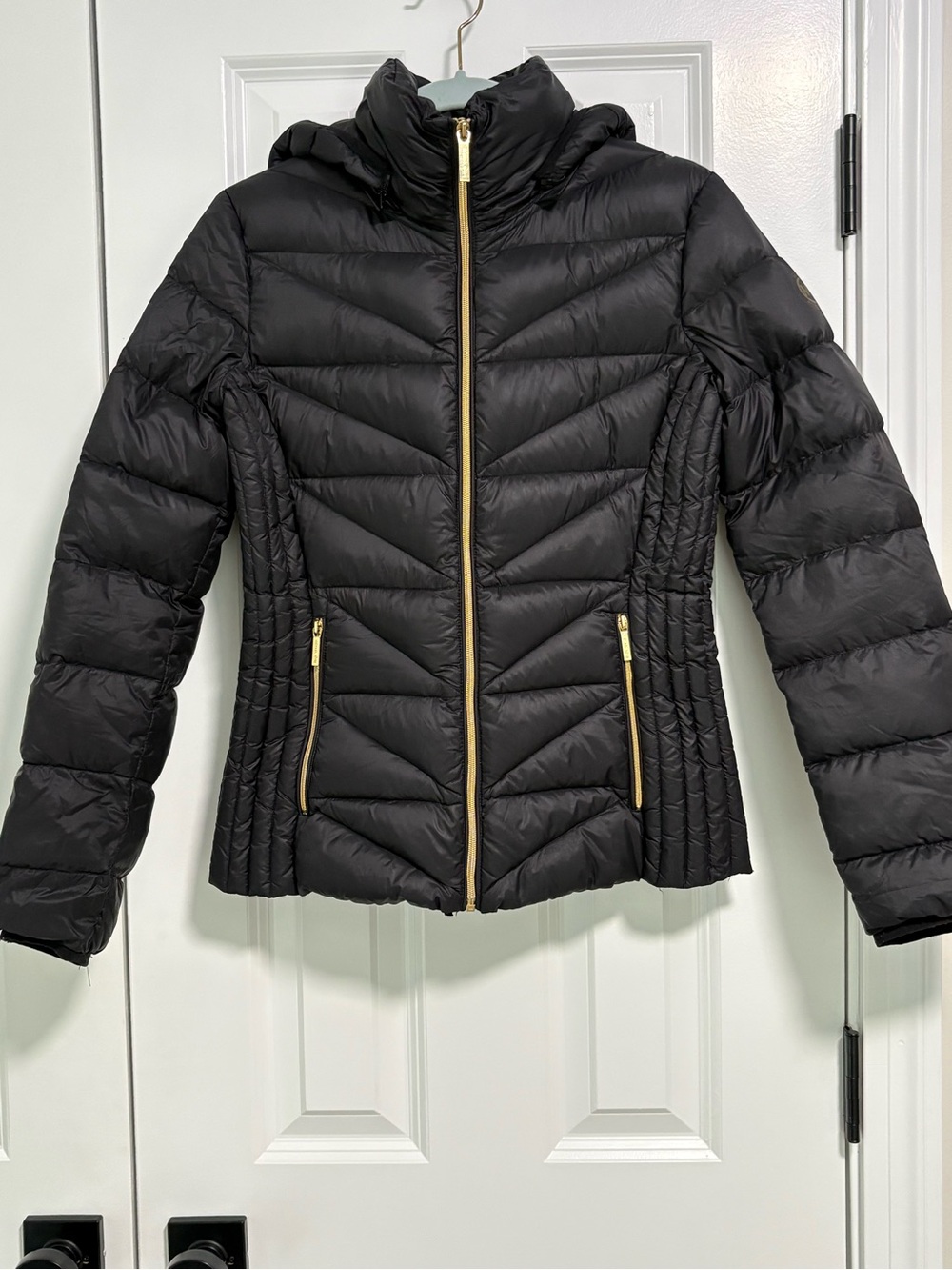 Pristine Michael Kors Black Chevron Packable Down Puffer Jacket Coat XS Gold Zip